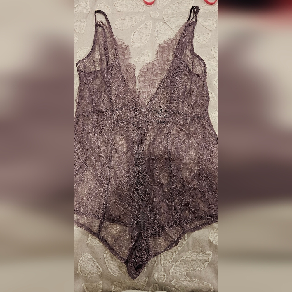 Elegant Lace Sleepwear Top in Purple